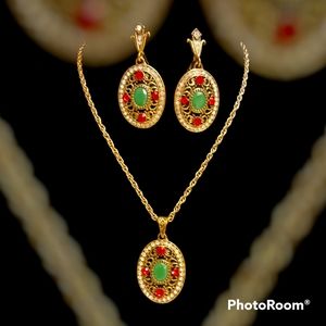 Necklace and earring set